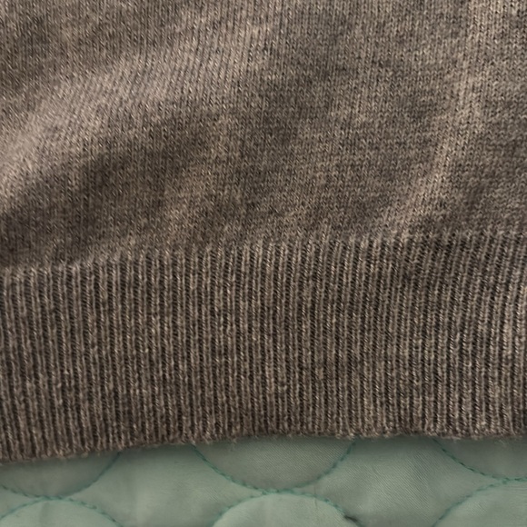 Sleeveless, belted sweater with sequin shoulders. - Picture 5 of 10